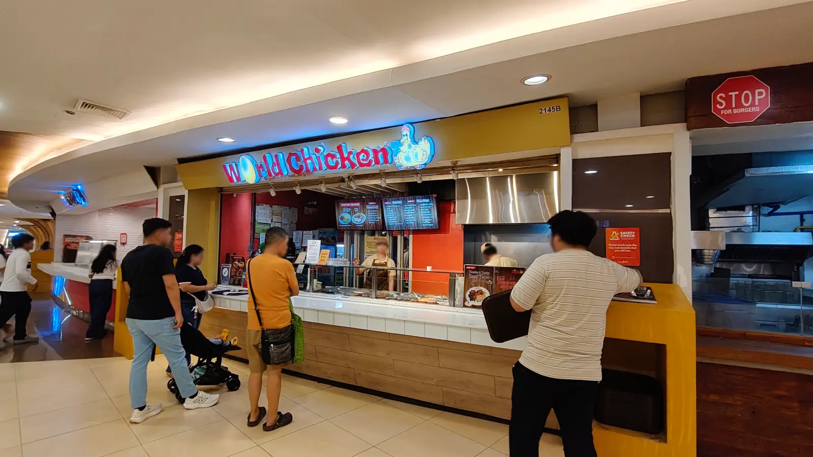 WORLD CHICKEN in TriNoma